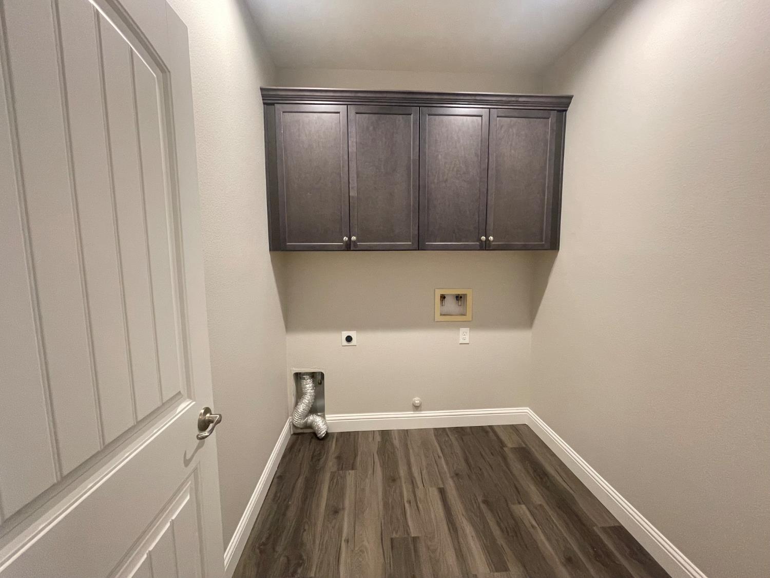 105 N Walnut Ave, Kerman, CA 93630