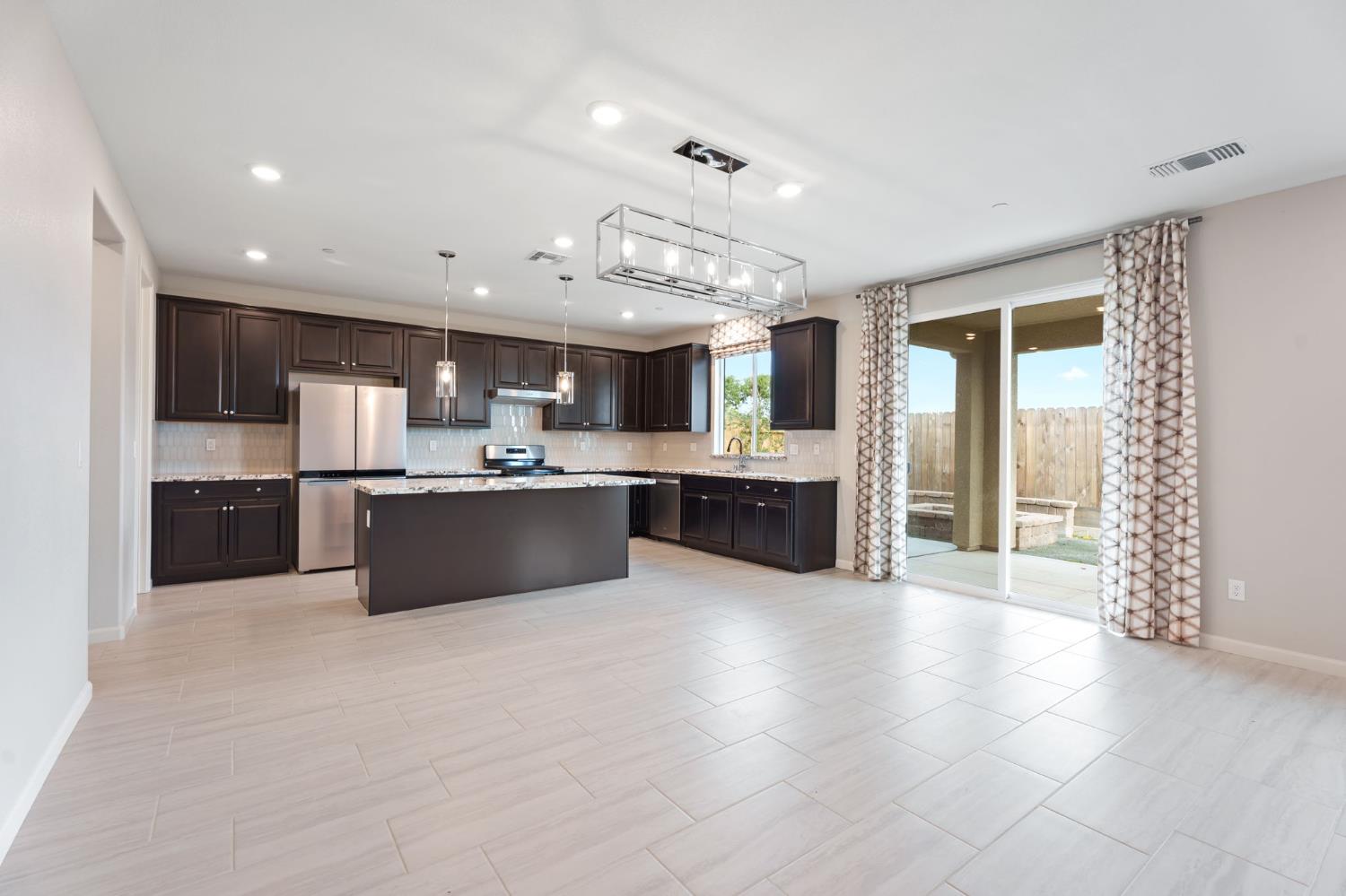 3215 Lourdes Ave, Clovis, CA 93619