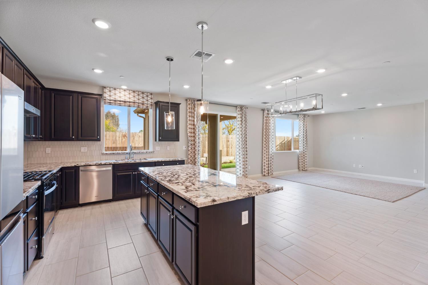 3215 Lourdes Ave, Clovis, CA 93619