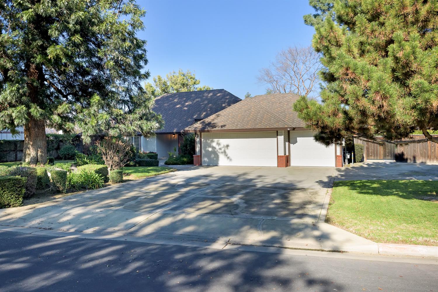 2061 Santa Ana Ave, Clovis, CA 93611