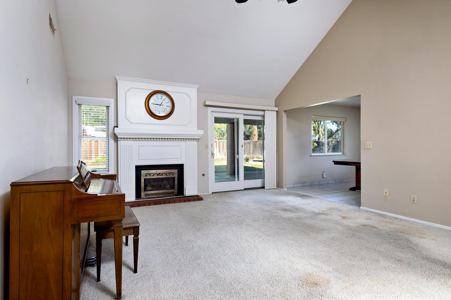 2061 Santa Ana Ave, Clovis, CA 93611