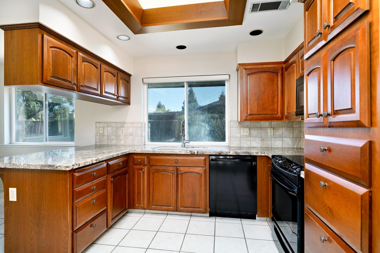 2061 Santa Ana Ave, Clovis, CA 93611