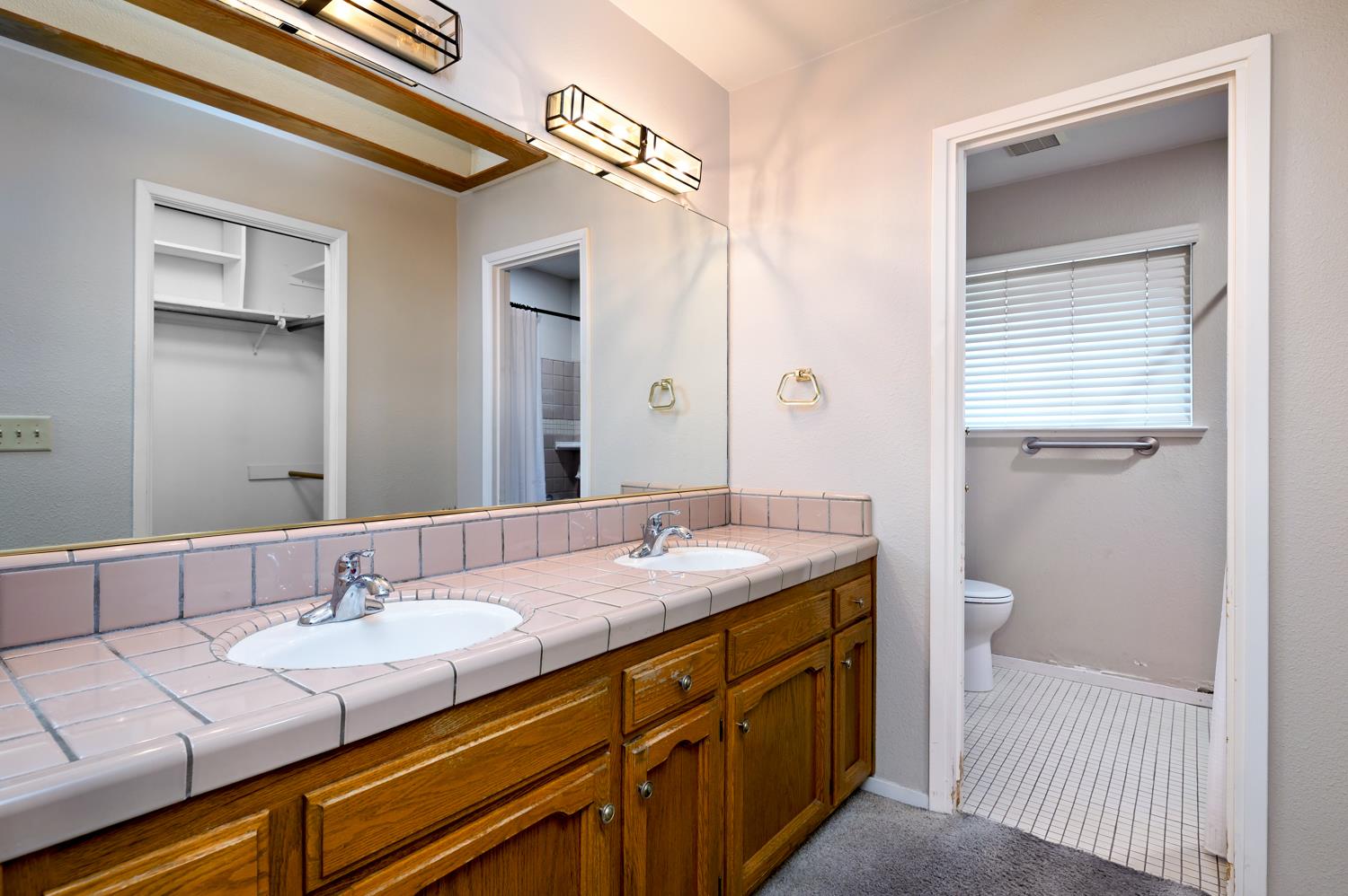 2061 Santa Ana Ave, Clovis, CA 93611