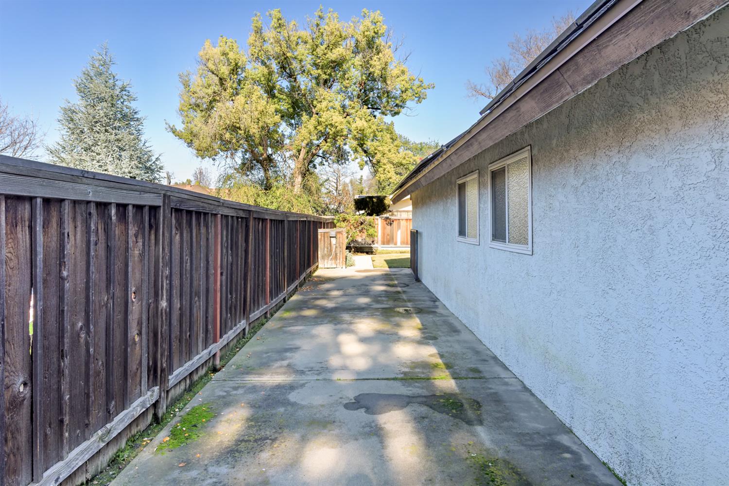 2061 Santa Ana Ave, Clovis, CA 93611