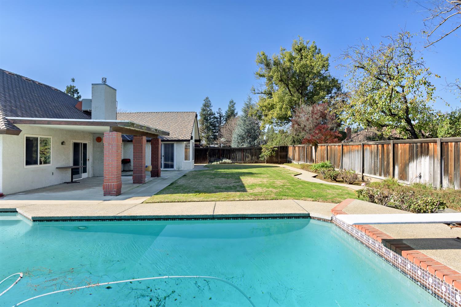 2061 Santa Ana Ave, Clovis, CA 93611