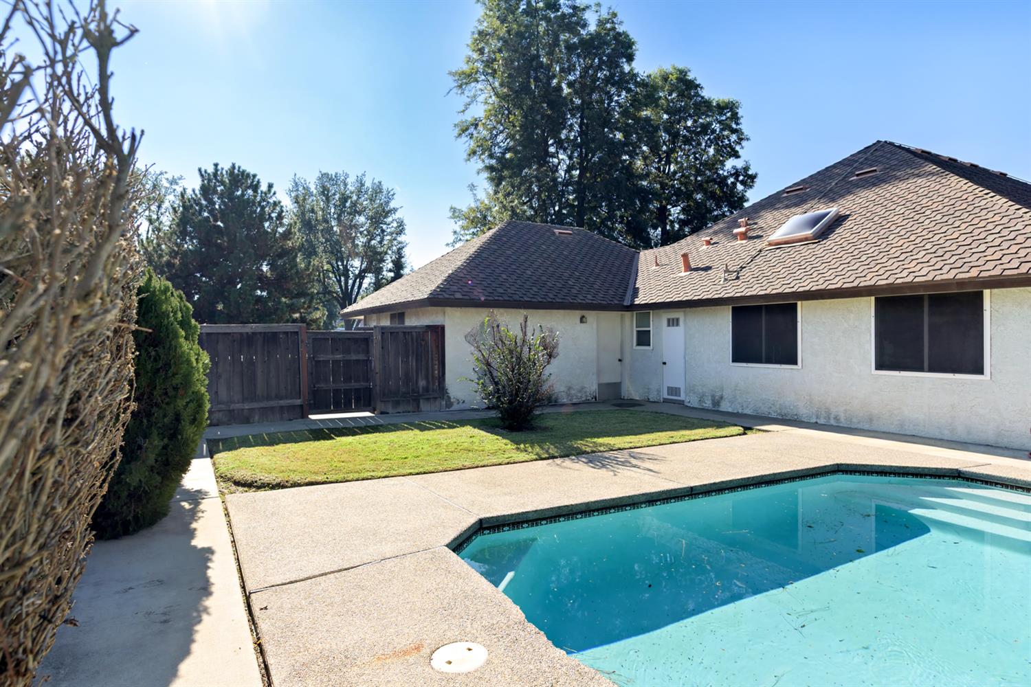 2061 Santa Ana Ave, Clovis, CA 93611