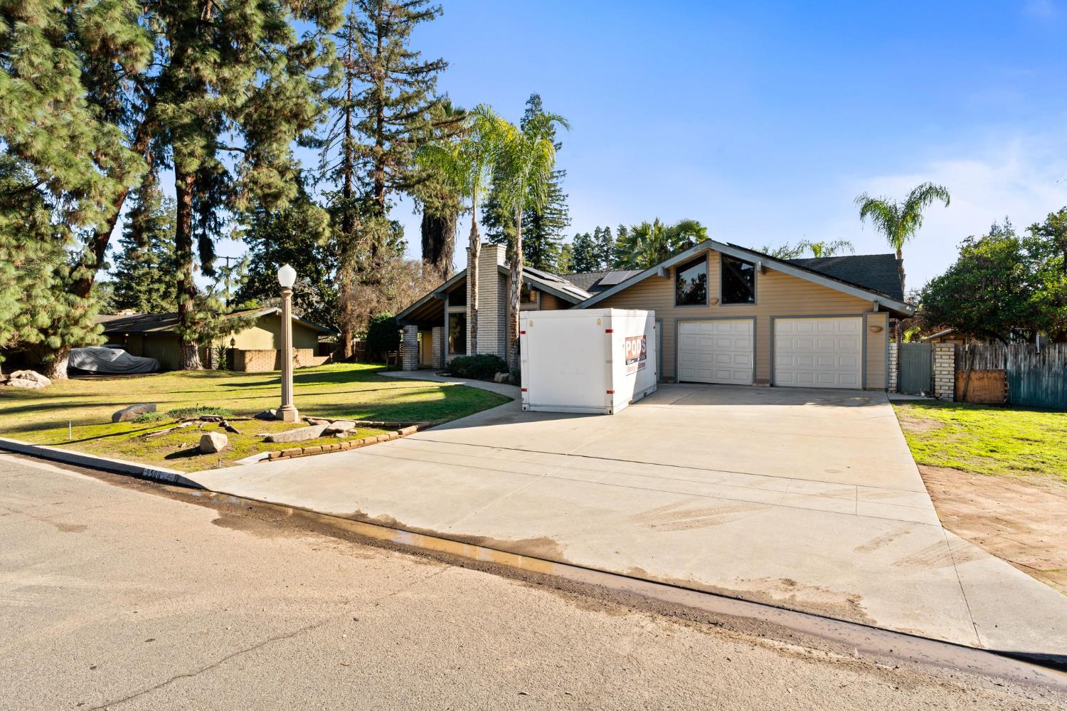 5506 E Heaton Ave, Fresno, CA 93727