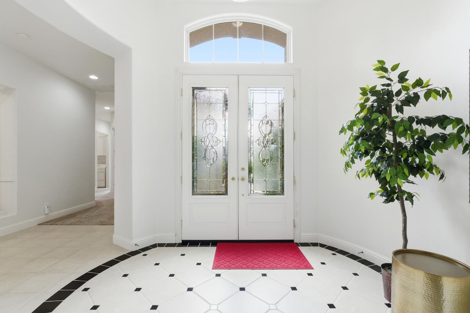 9584 N Larkspur Ave, Fresno, CA 93720