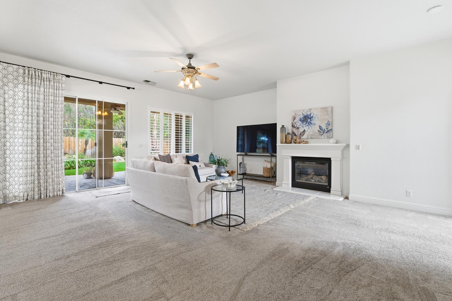 9584 N Larkspur Ave, Fresno, CA 93720