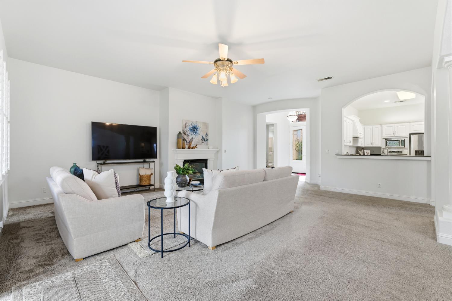 9584 N Larkspur Ave, Fresno, CA 93720