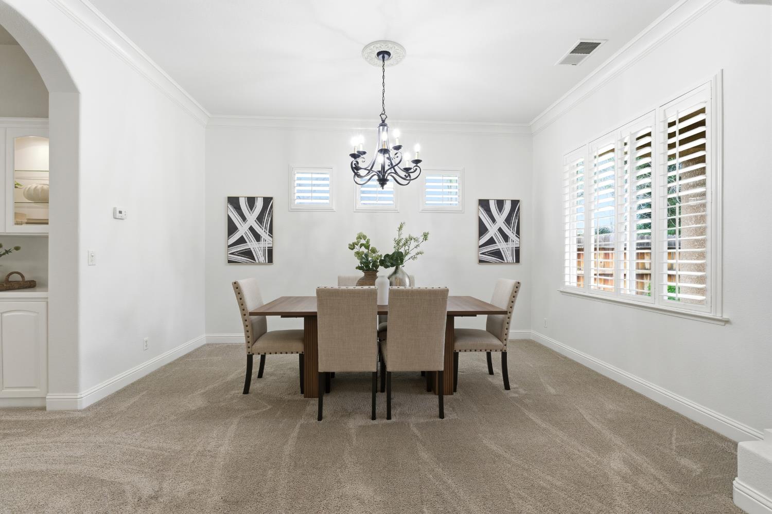 9584 N Larkspur Ave, Fresno, CA 93720