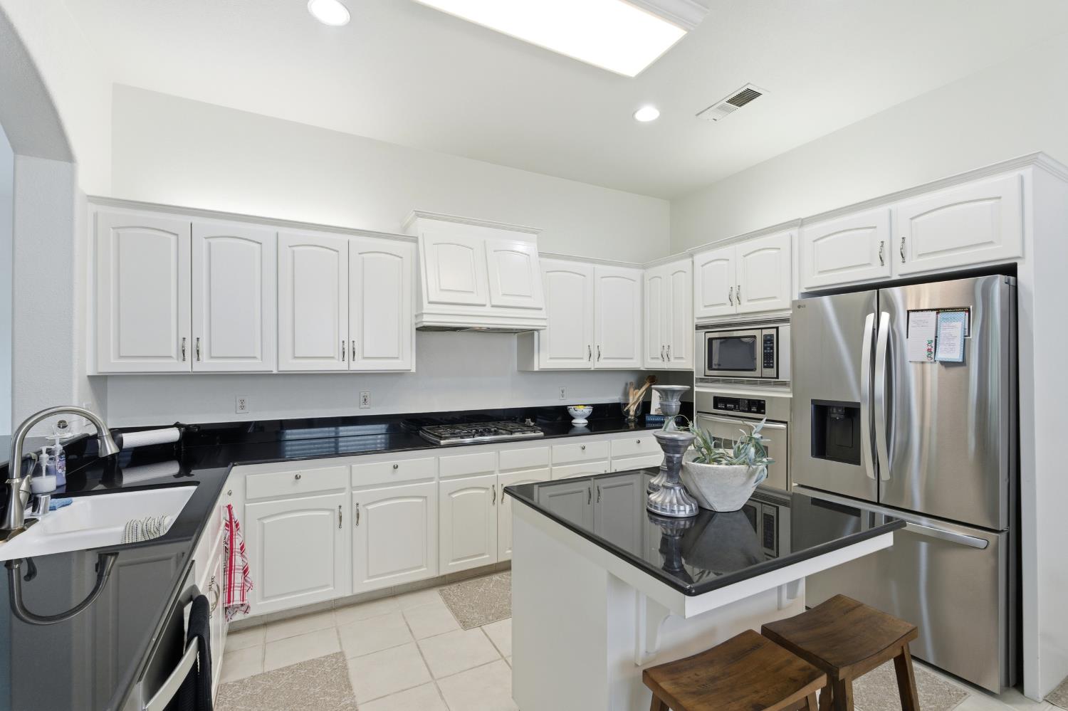 9584 N Larkspur Ave, Fresno, CA 93720