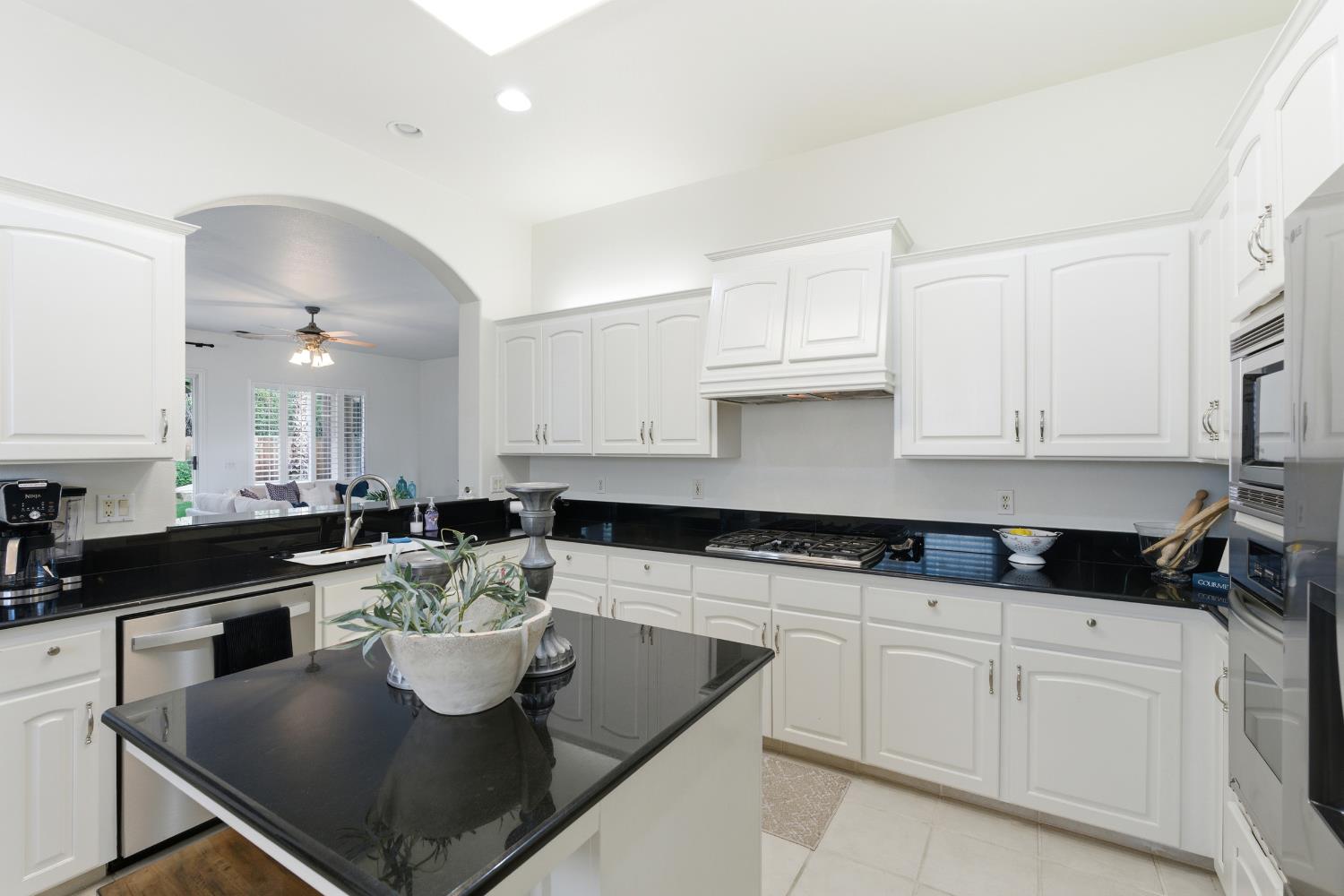 9584 N Larkspur Ave, Fresno, CA 93720