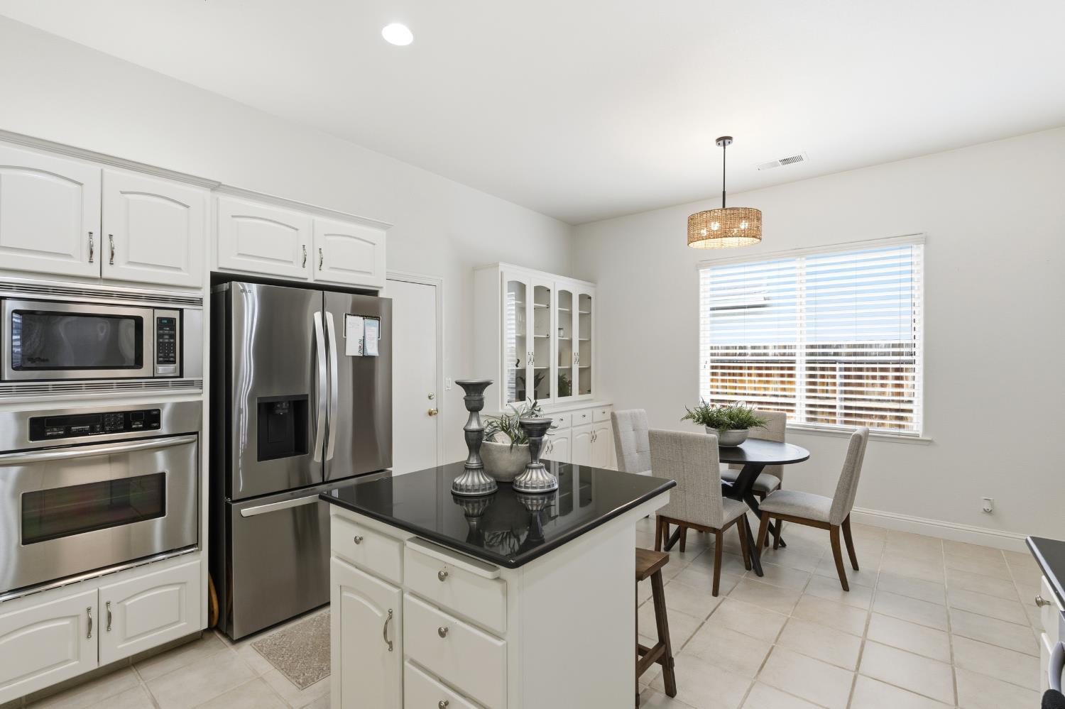 9584 N Larkspur Ave, Fresno, CA 93720