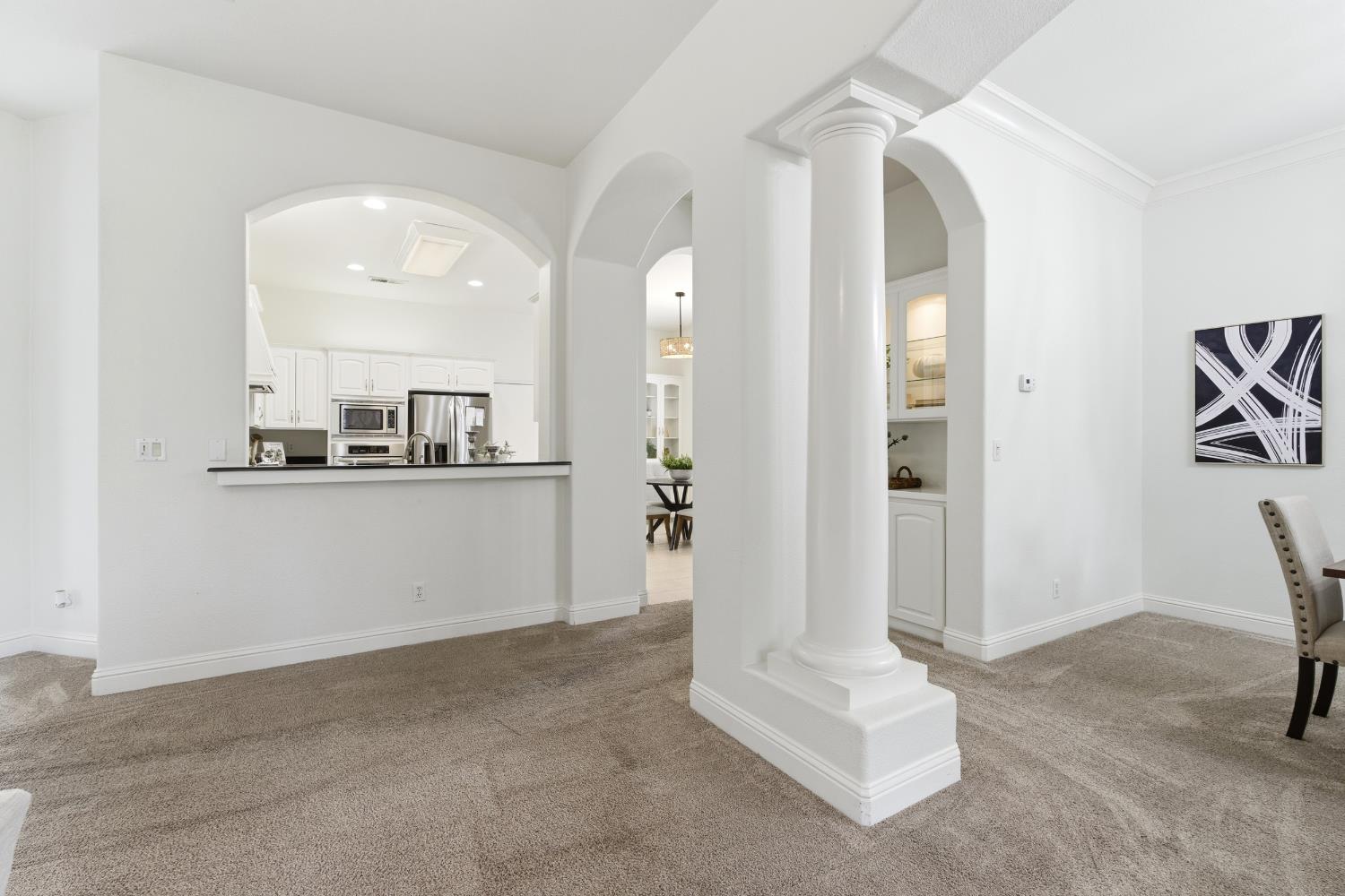 9584 N Larkspur Ave, Fresno, CA 93720