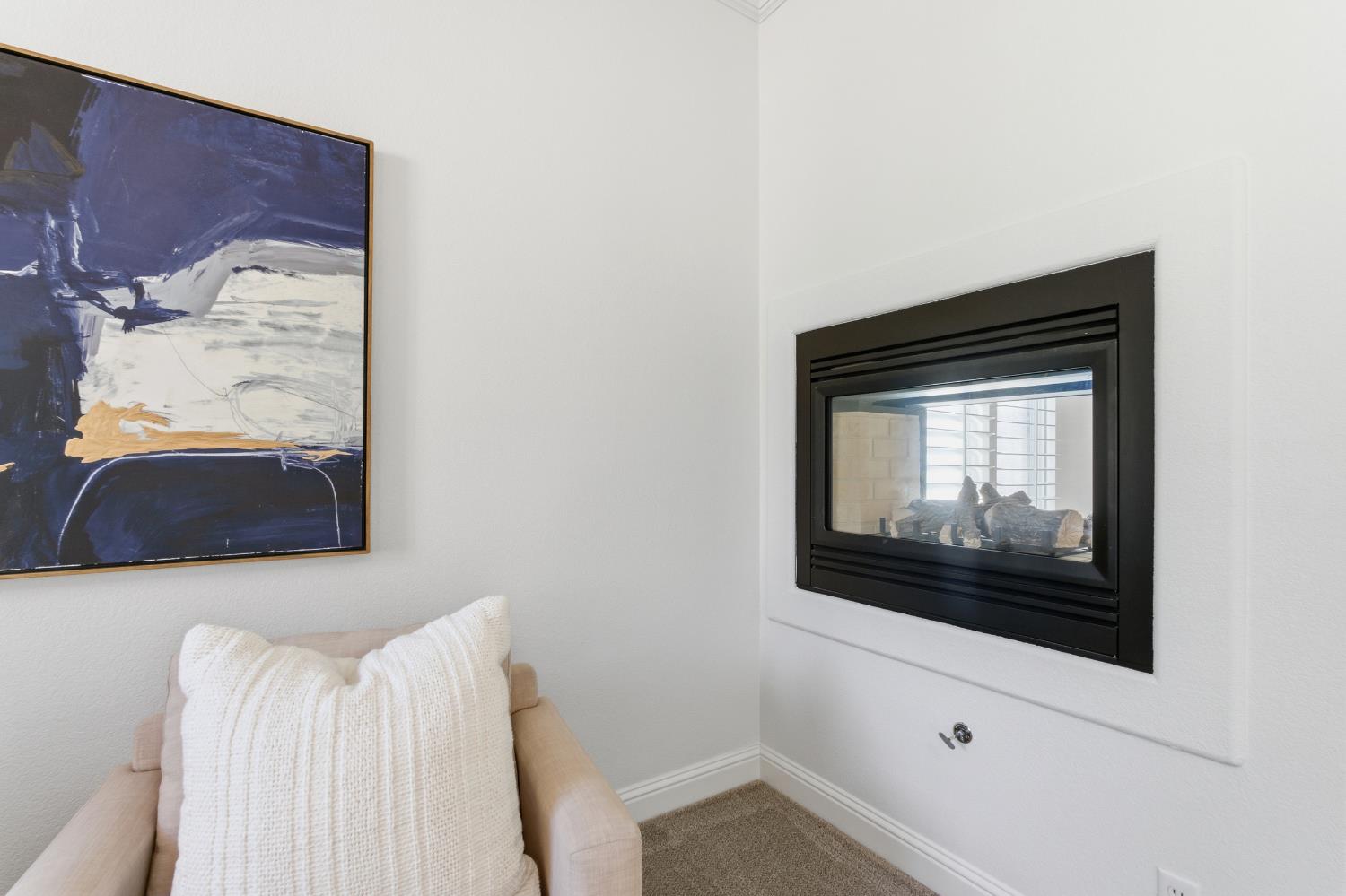 9584 N Larkspur Ave, Fresno, CA 93720