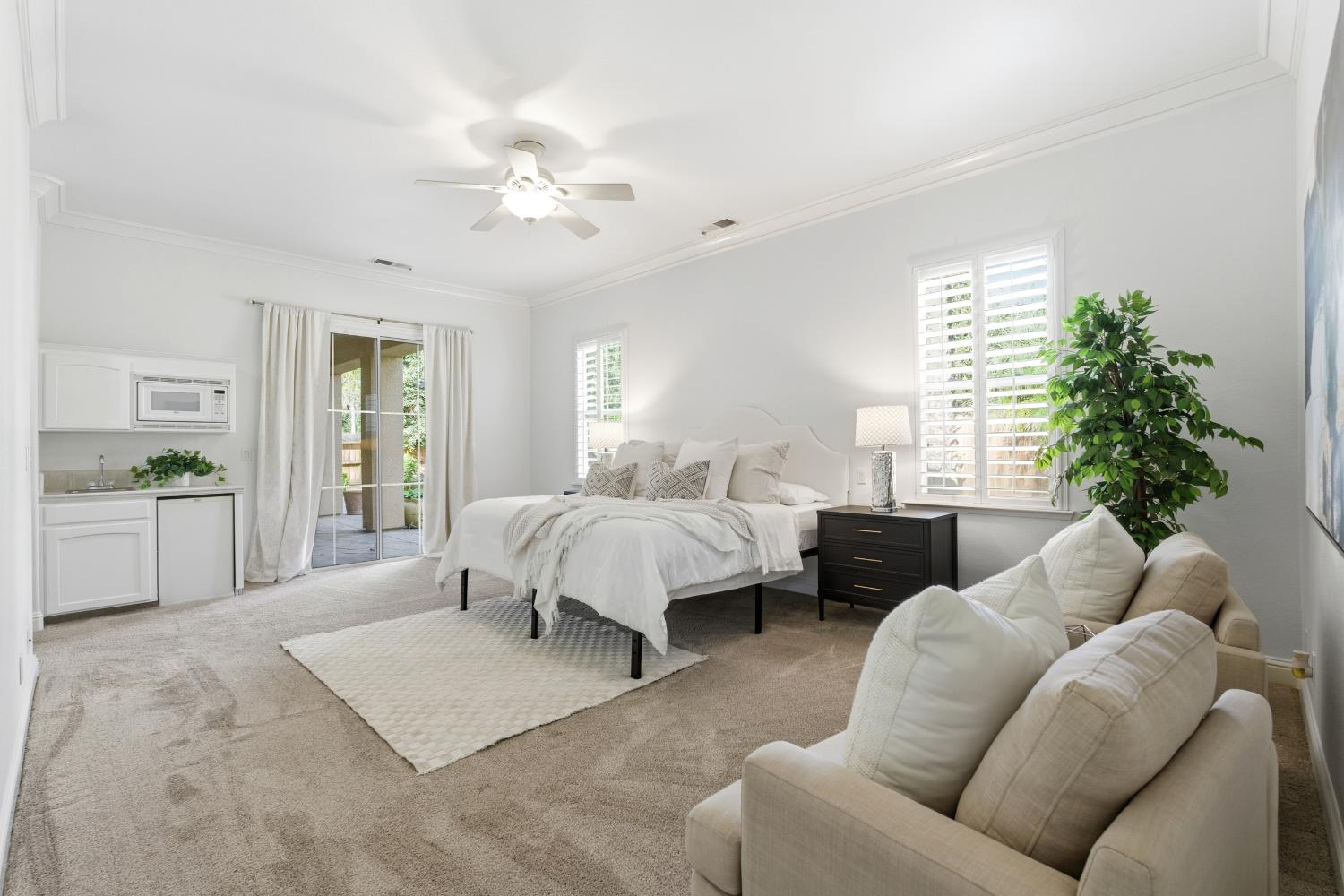 9584 N Larkspur Ave, Fresno, CA 93720