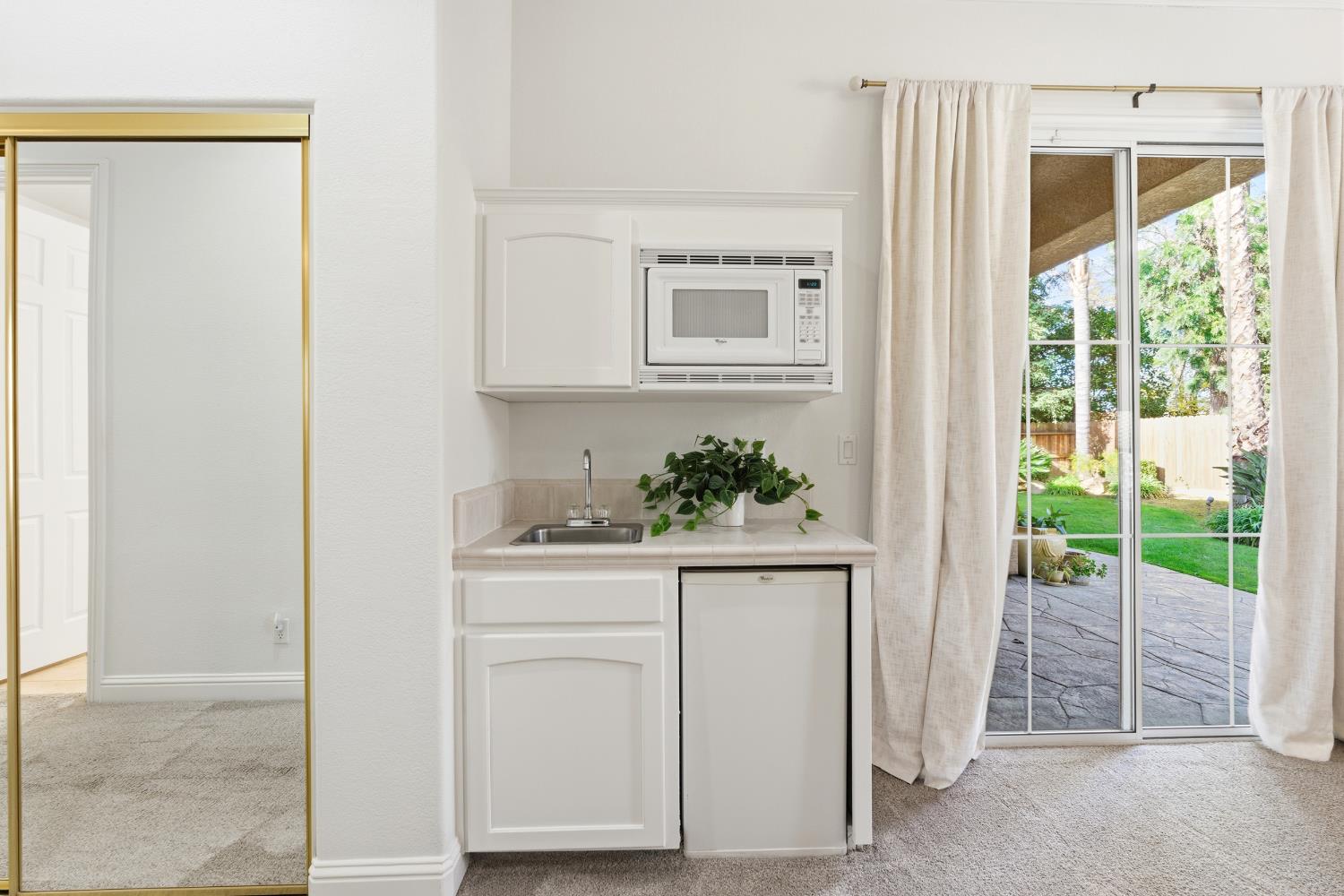 9584 N Larkspur Ave, Fresno, CA 93720