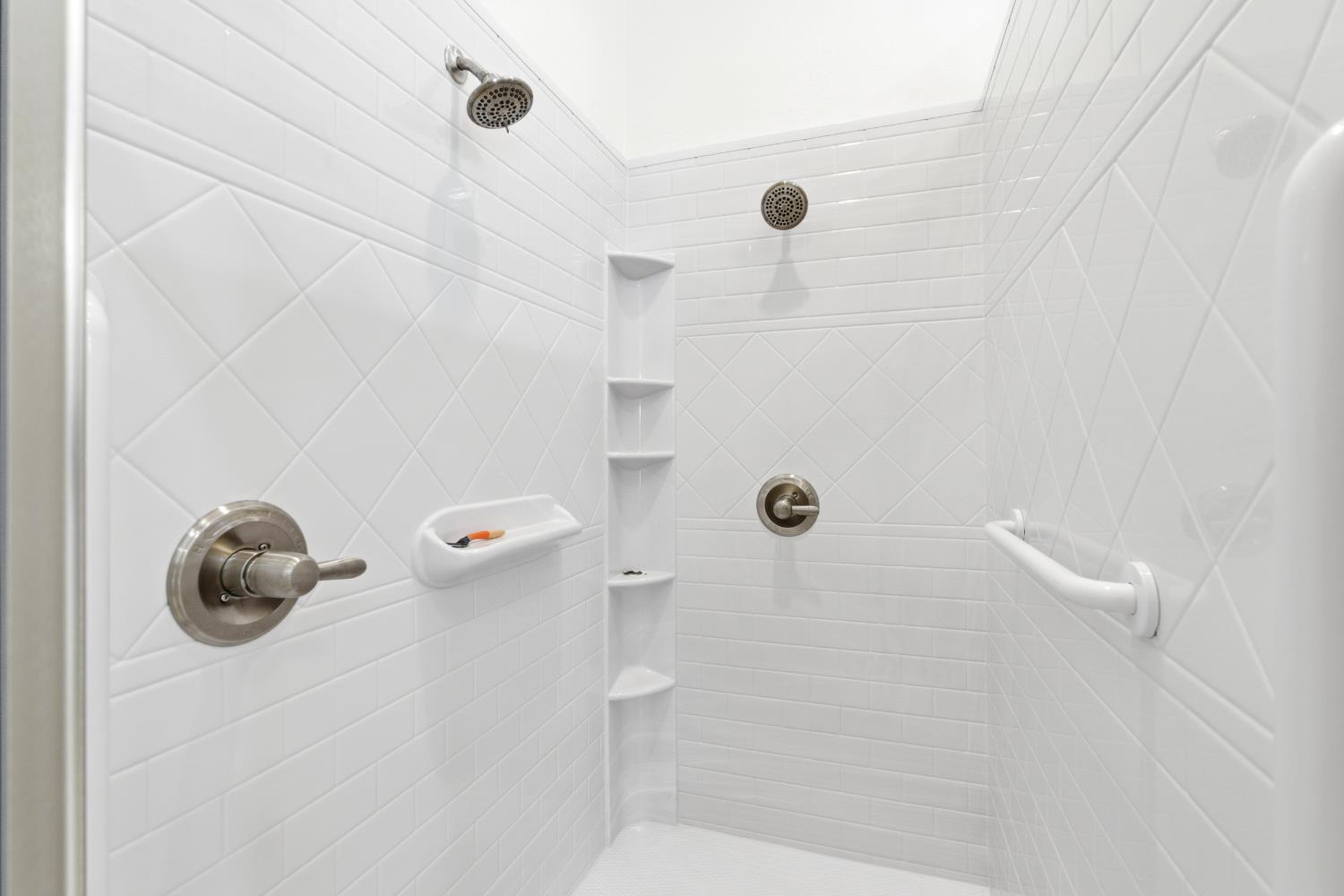 9584 N Larkspur Ave, Fresno, CA 93720