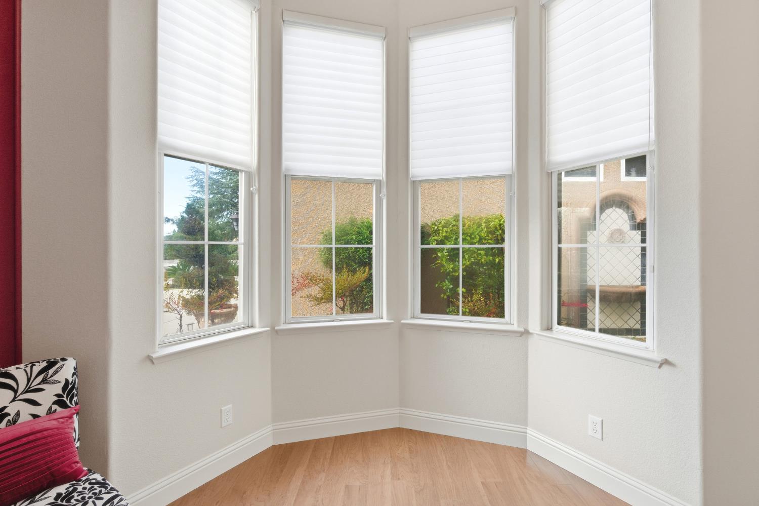 9584 N Larkspur Ave, Fresno, CA 93720