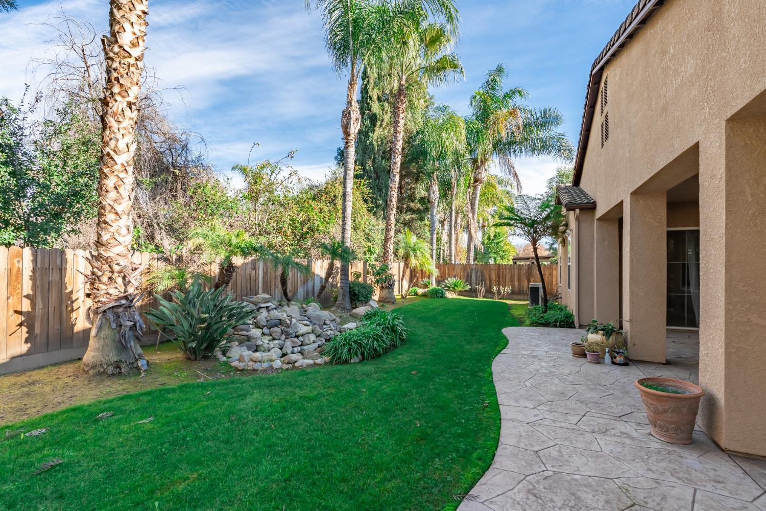 9584 N Larkspur Ave, Fresno, CA 93720