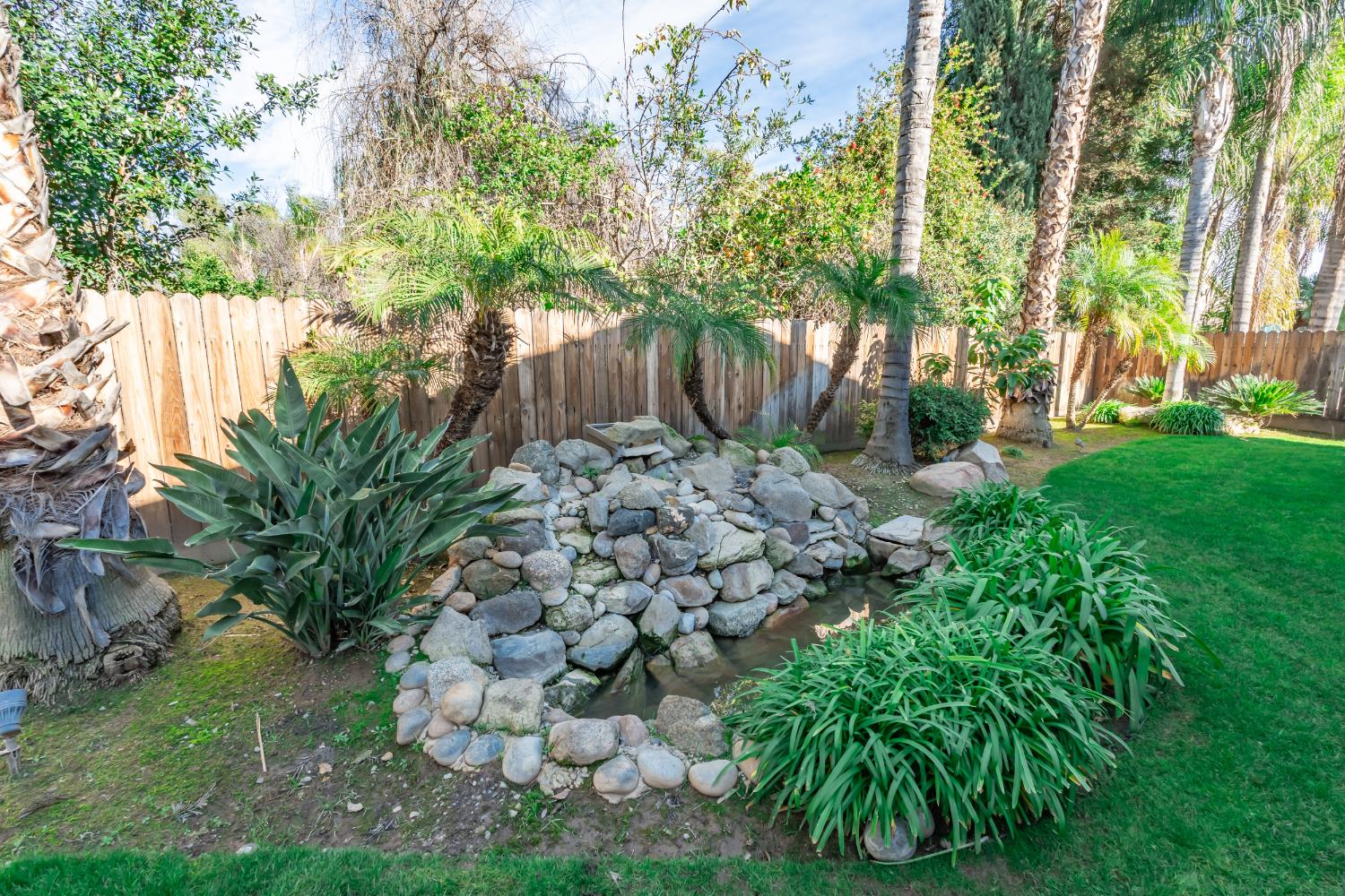 9584 N Larkspur Ave, Fresno, CA 93720