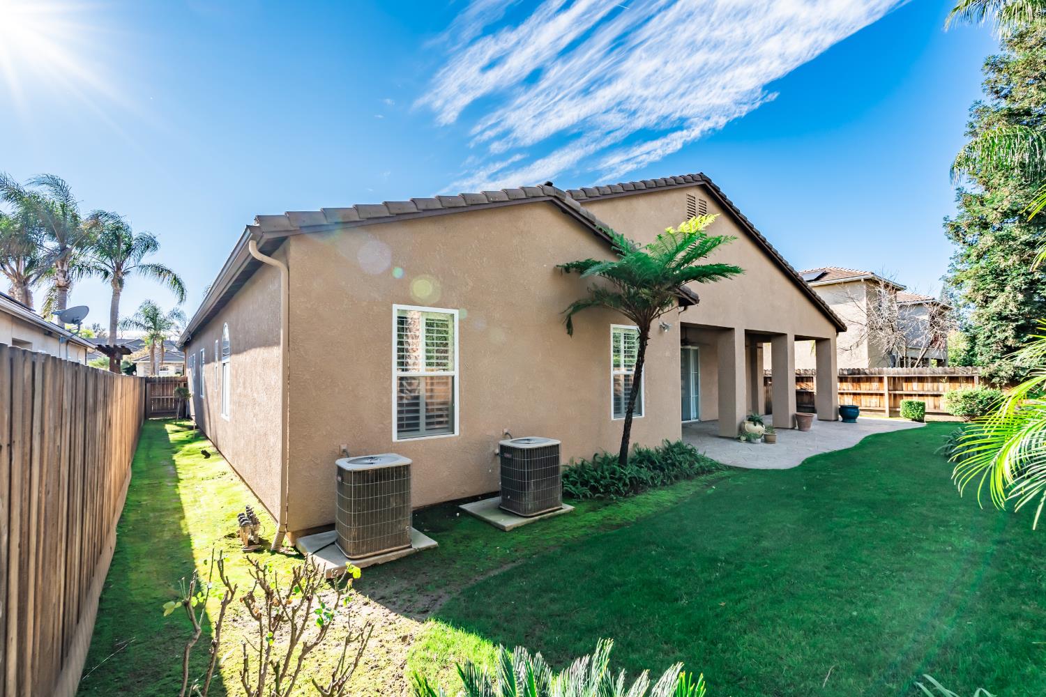 9584 N Larkspur Ave, Fresno, CA 93720