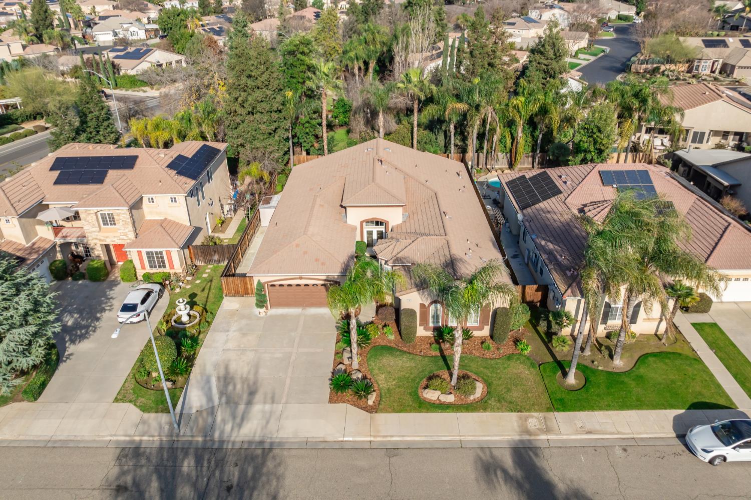 9584 N Larkspur Ave, Fresno, CA 93720