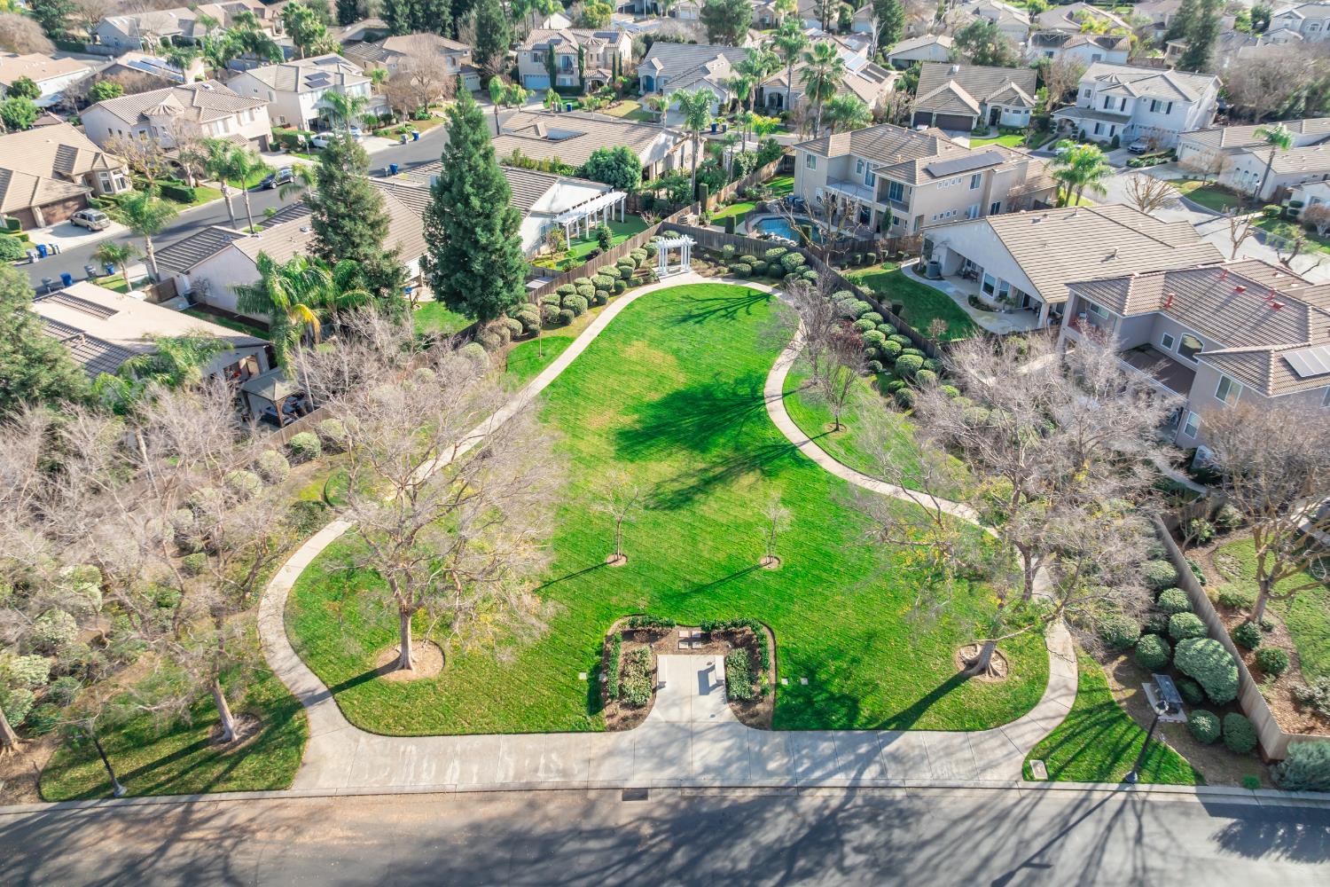 9584 N Larkspur Ave, Fresno, CA 93720