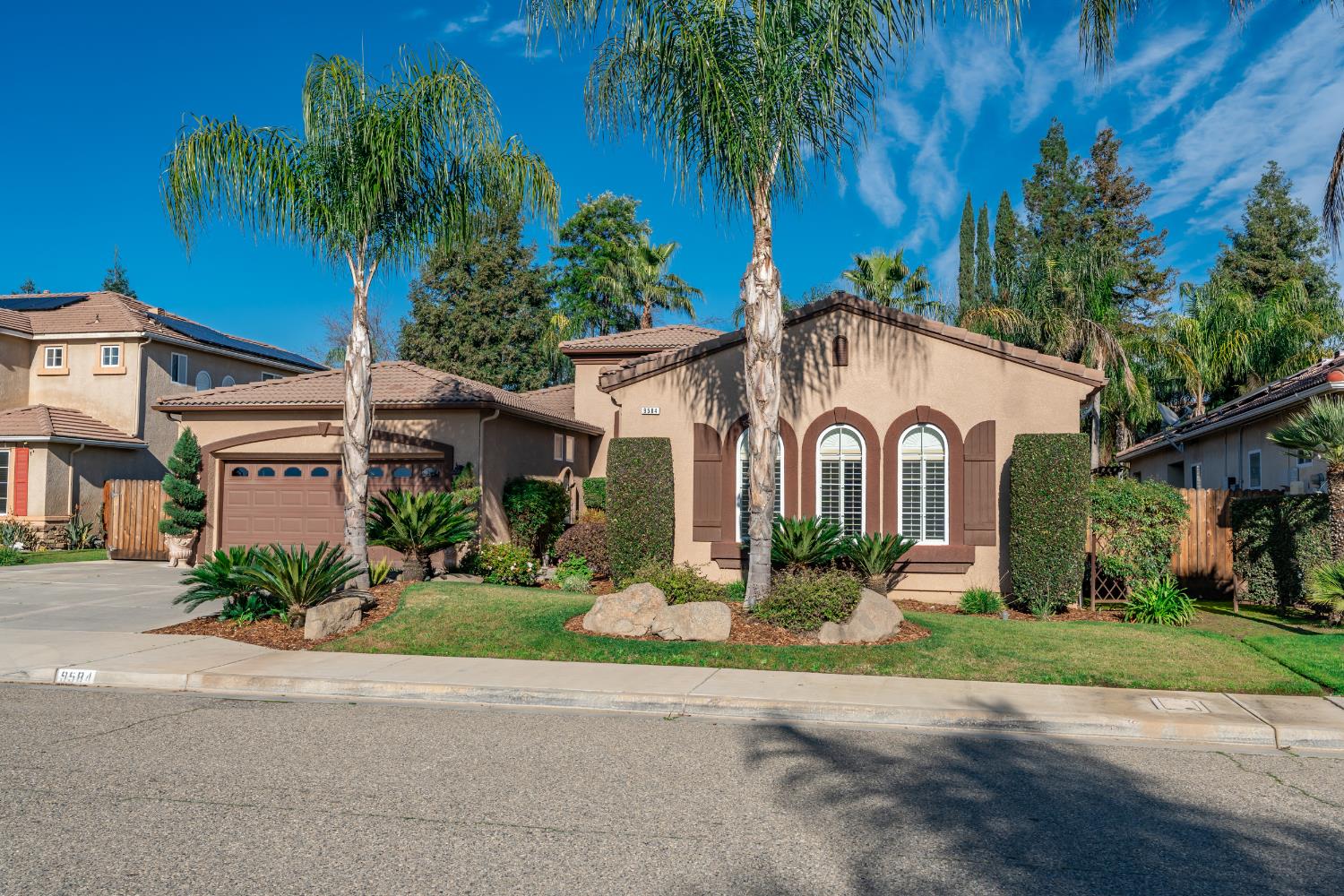 9584 N Larkspur Ave, Fresno, CA 93720