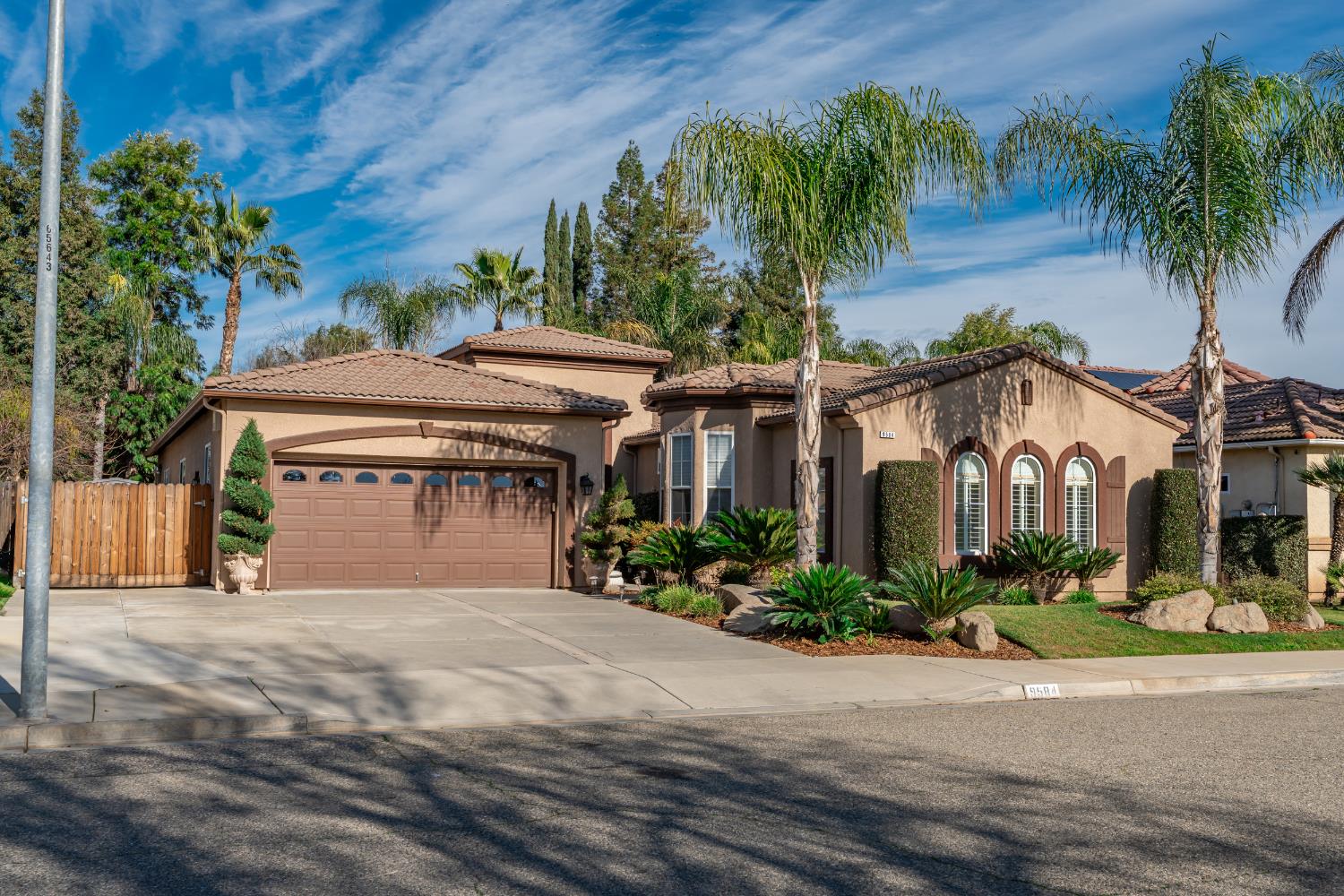 9584 N Larkspur Ave, Fresno, CA 93720