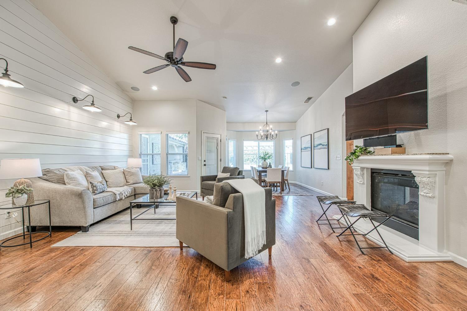 351 Trenton Ave, Clovis, CA 93619