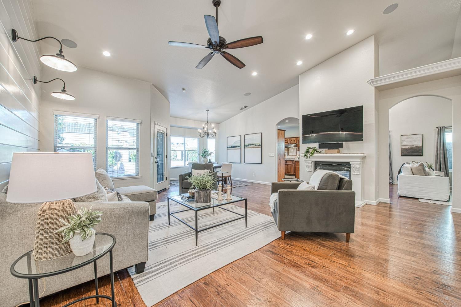 351 Trenton Ave, Clovis, CA 93619