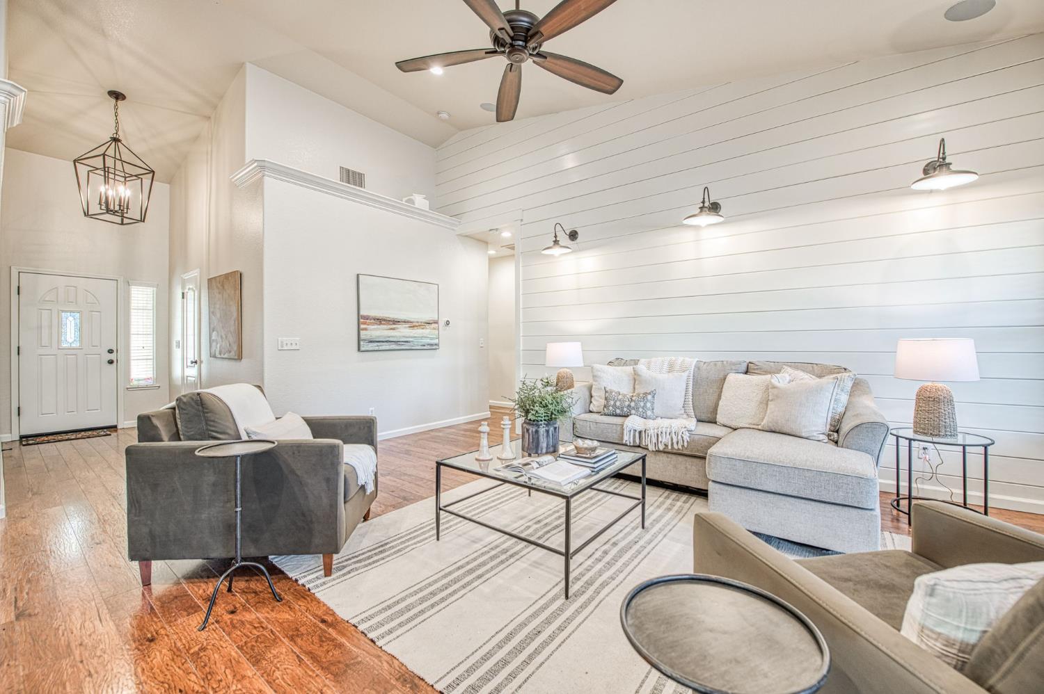 351 Trenton Ave, Clovis, CA 93619