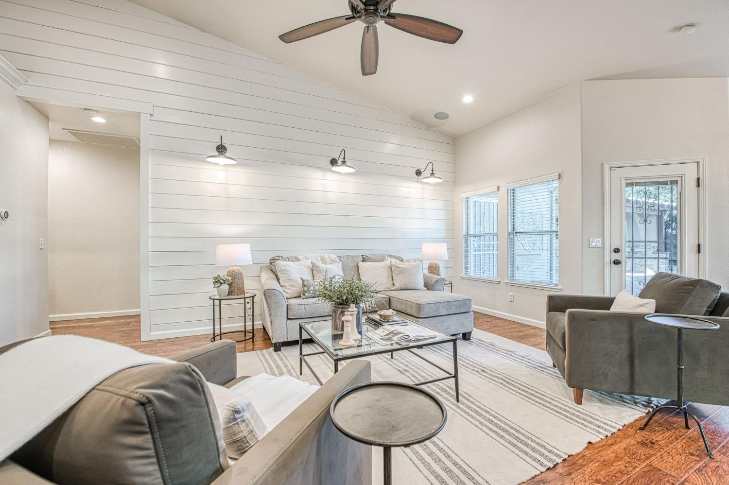 351 Trenton Ave, Clovis, CA 93619