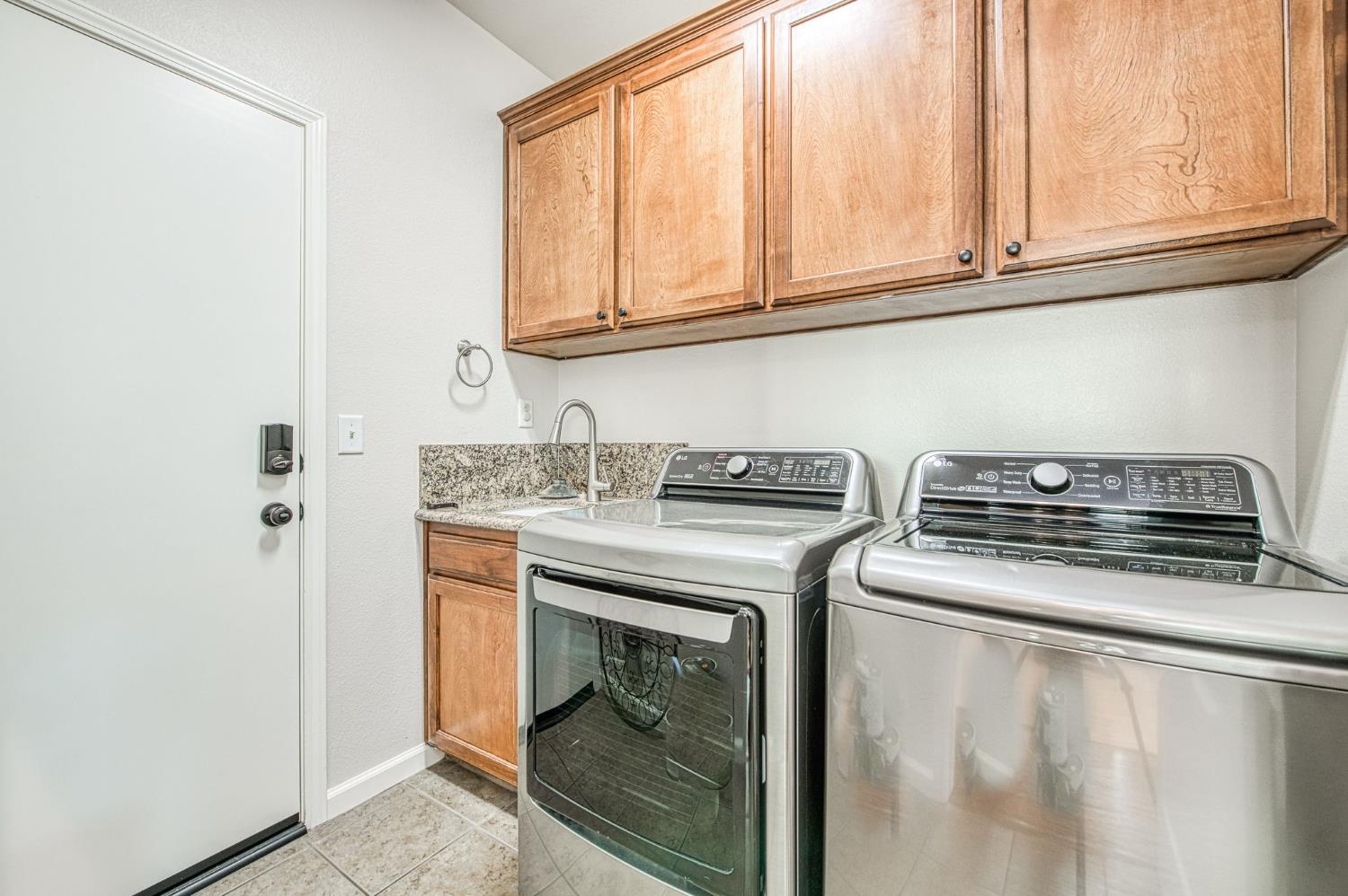 351 Trenton Ave, Clovis, CA 93619