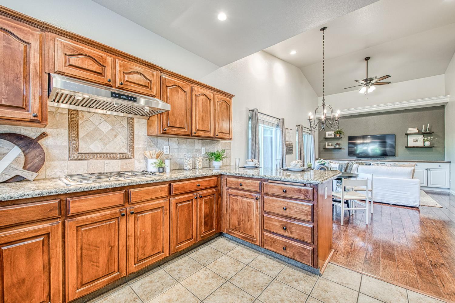 351 Trenton Ave, Clovis, CA 93619