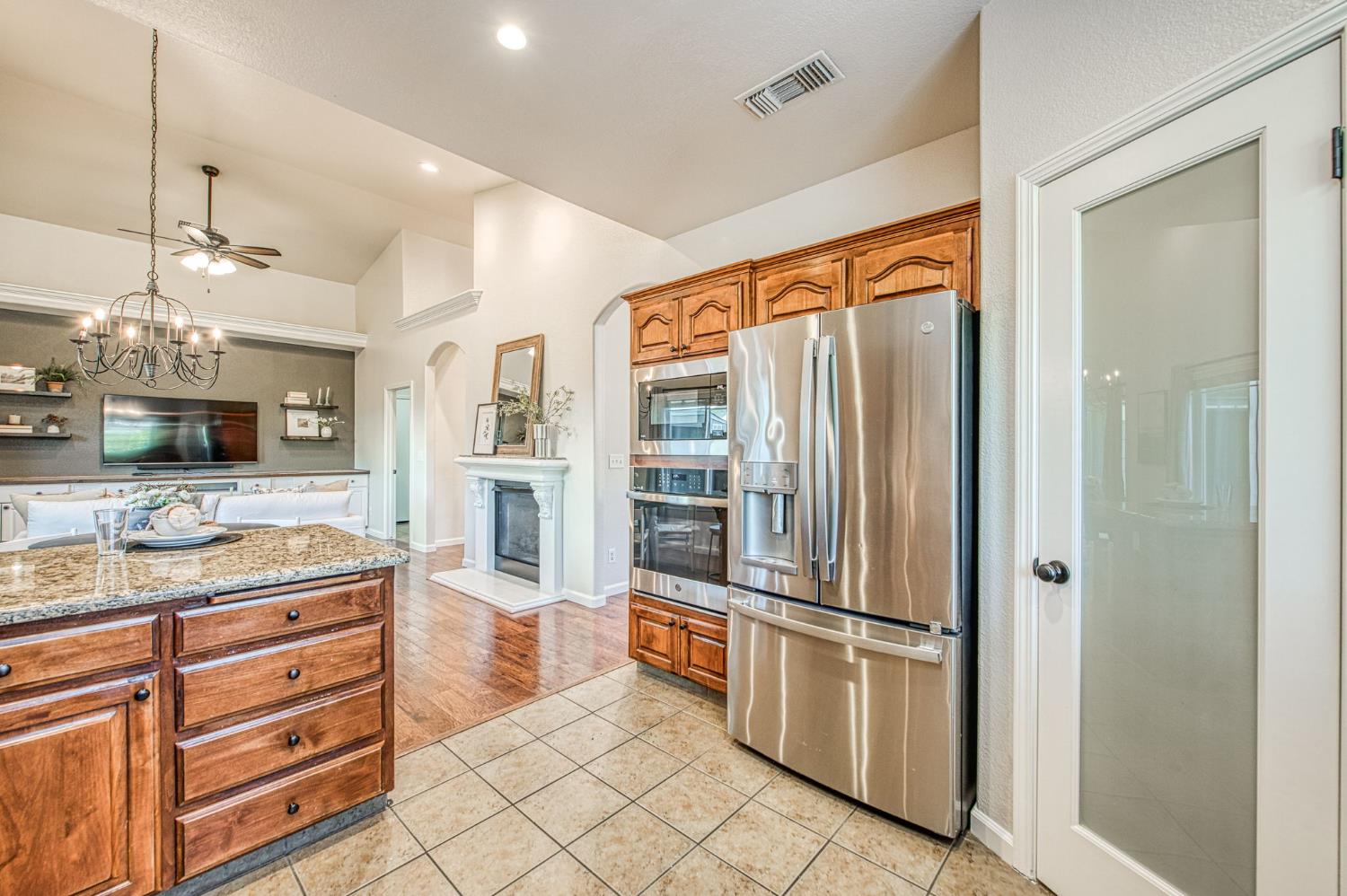 351 Trenton Ave, Clovis, CA 93619