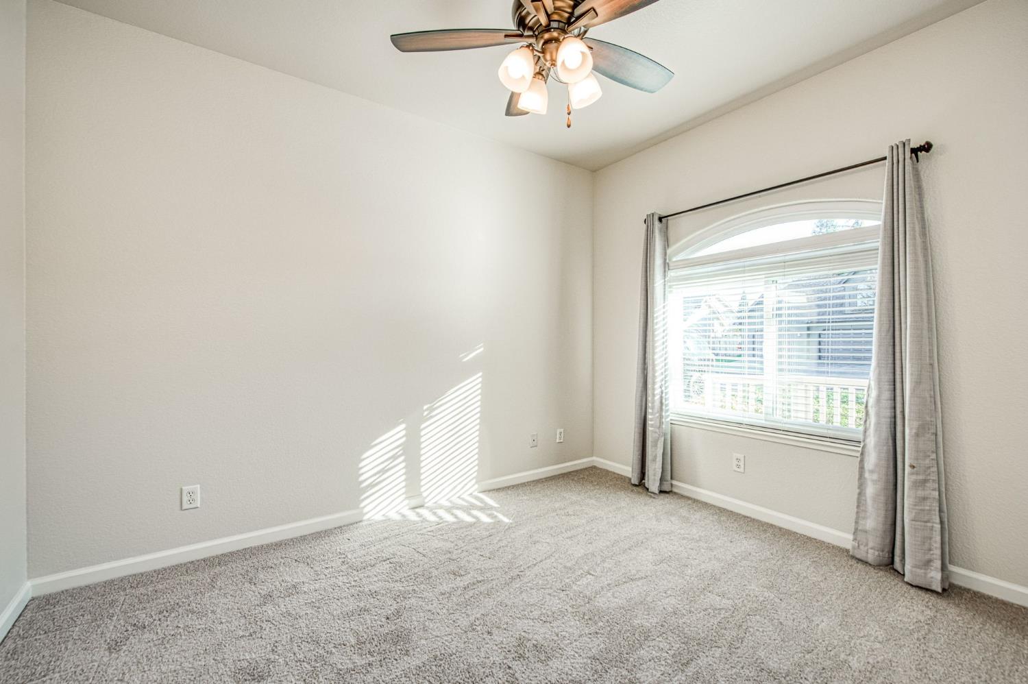 351 Trenton Ave, Clovis, CA 93619