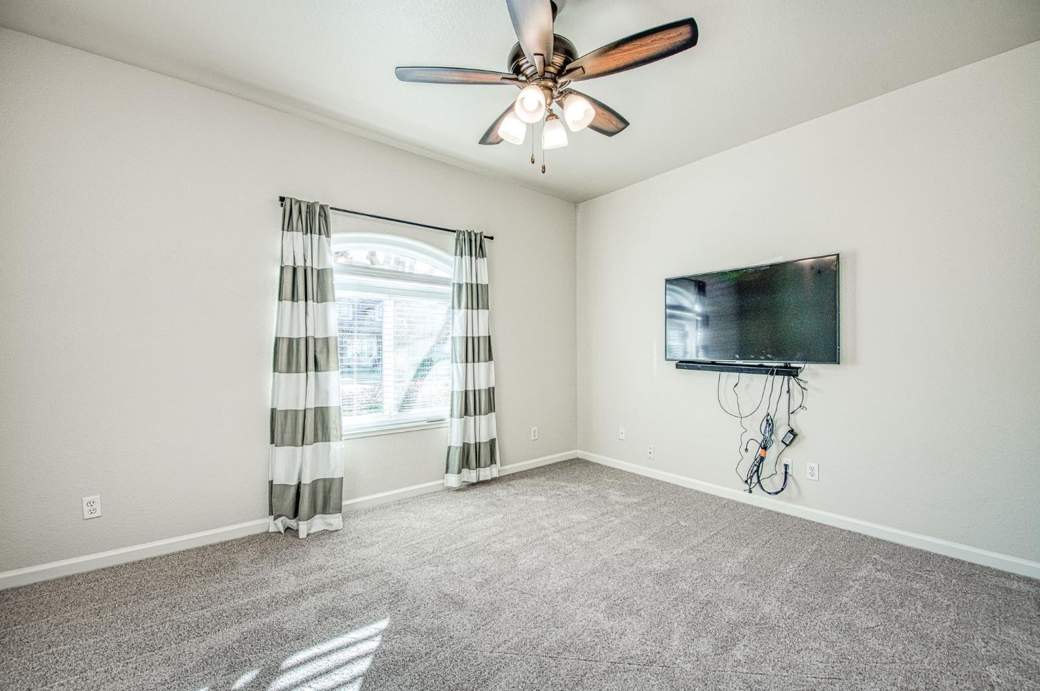 351 Trenton Ave, Clovis, CA 93619