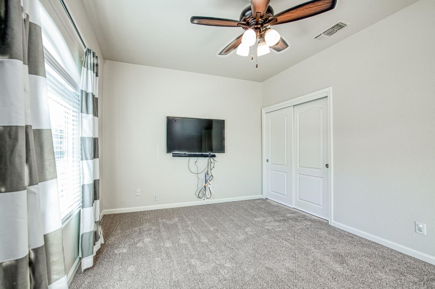 351 Trenton Ave, Clovis, CA 93619