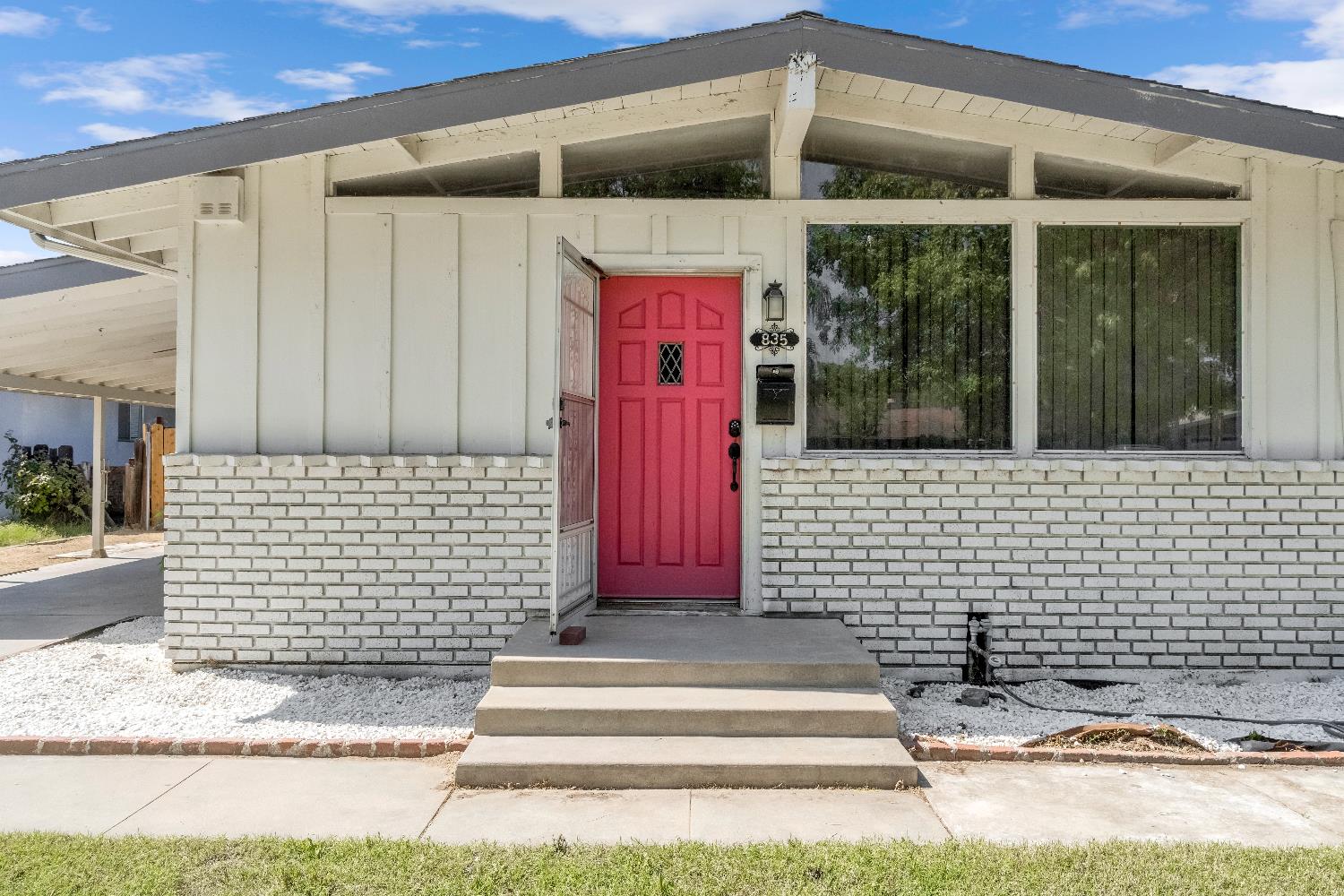 835 I St, Parlier, CA 93648