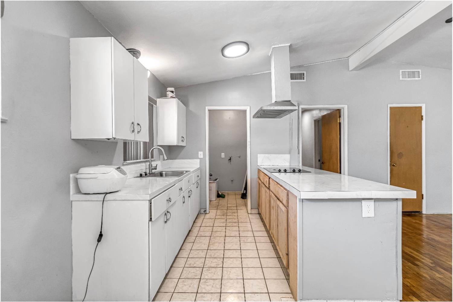 835 I St, Parlier, CA 93648