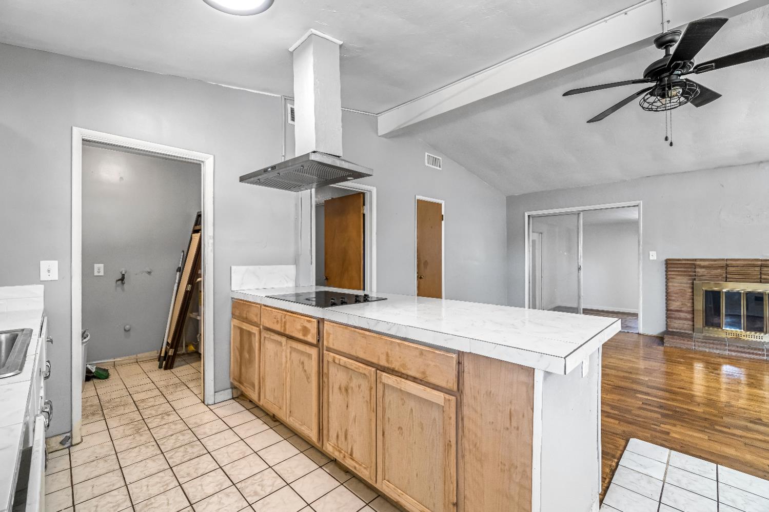 835 I St, Parlier, CA 93648