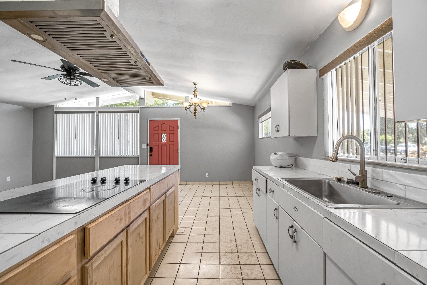 835 I St, Parlier, CA 93648