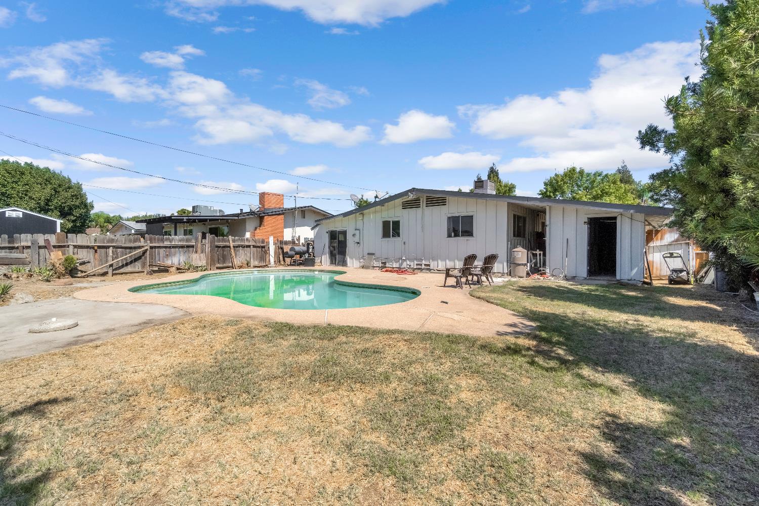 835 I St, Parlier, CA 93648