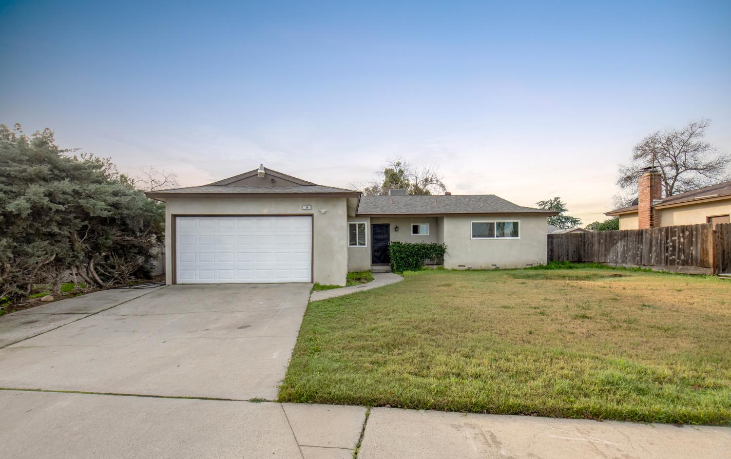 30 W Holland Ave, Clovis, CA 93612