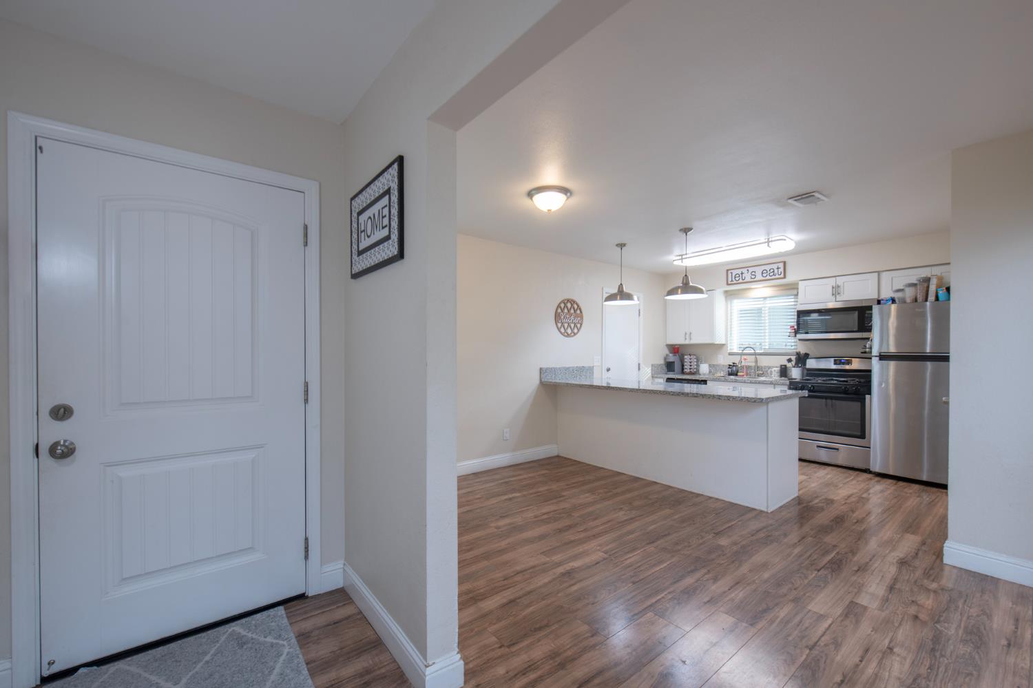 30 W Holland Ave, Clovis, CA 93612