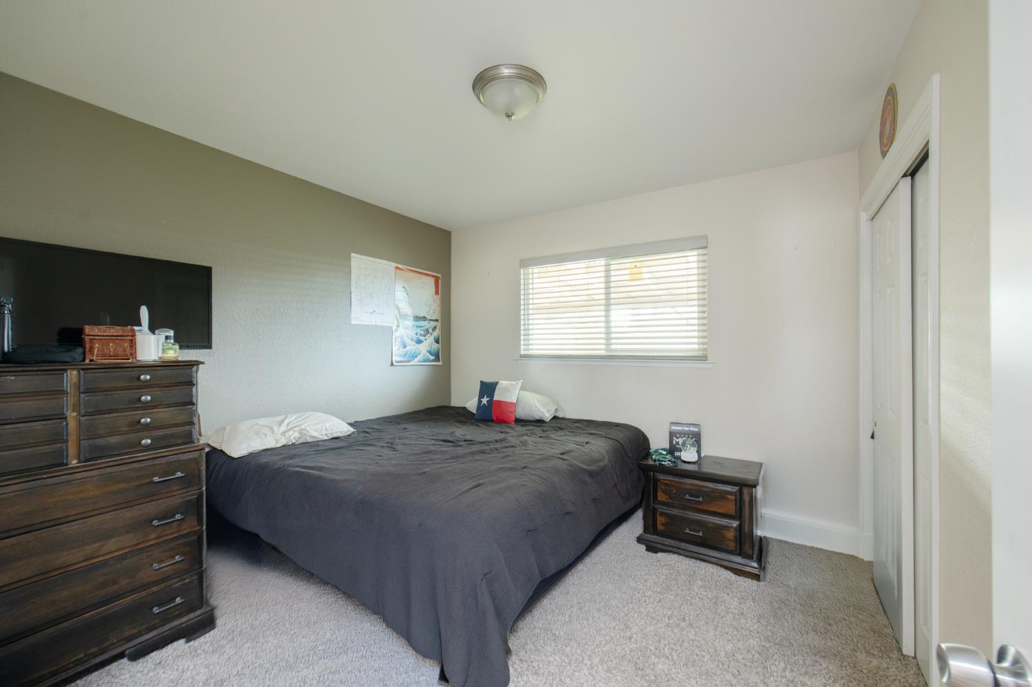 30 W Holland Ave, Clovis, CA 93612