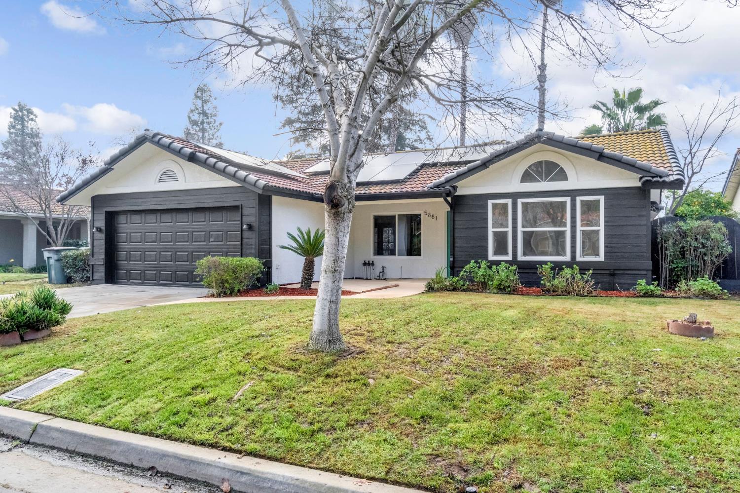 5881 W Locust Ave, Fresno, CA 93722